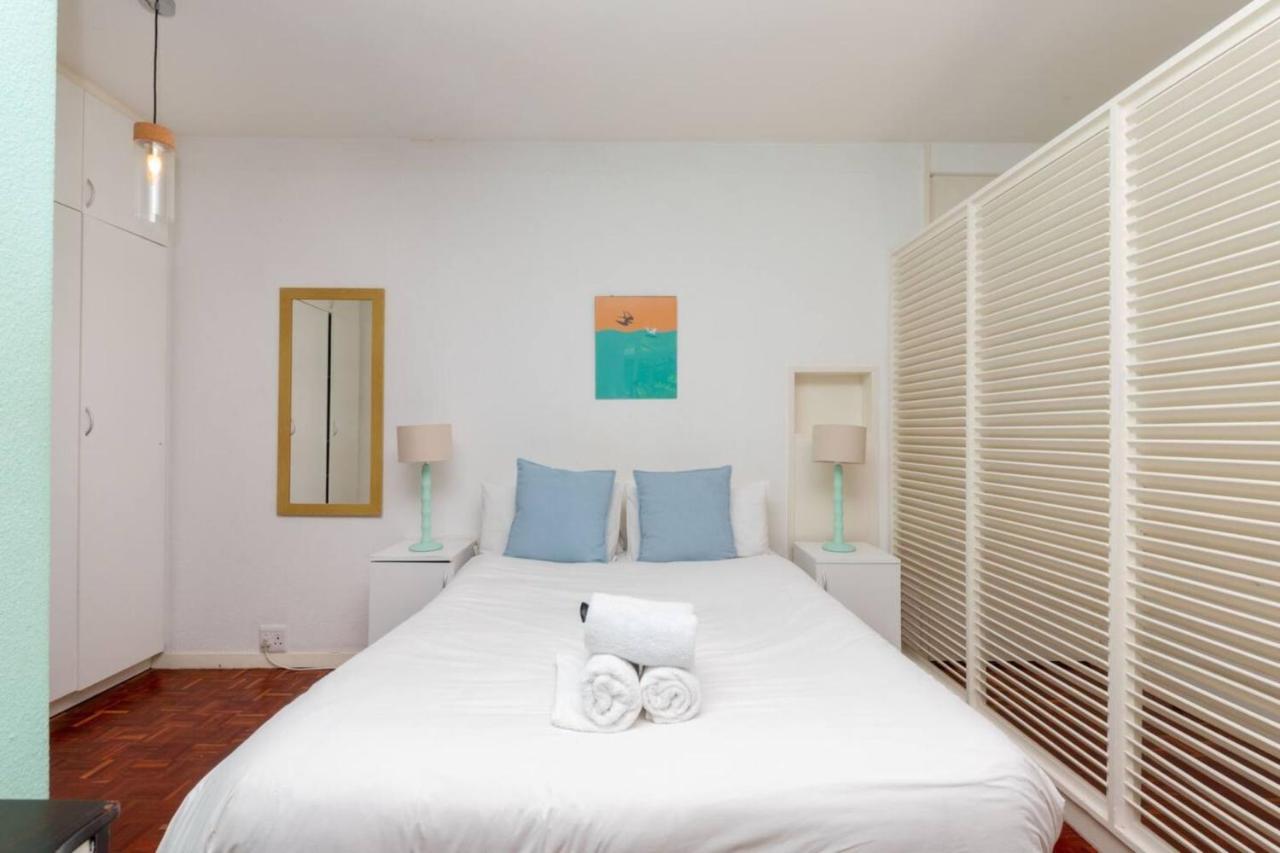 Urban With Garden Viewswimming Pool Apartment Kapstadt