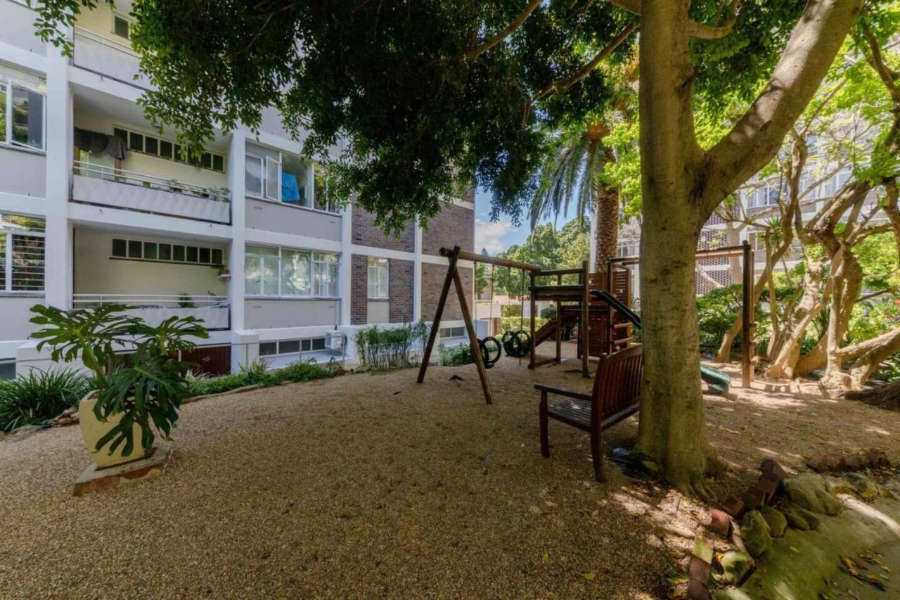 Urban With Garden Viewswimming Pool Apartment Kapstadt