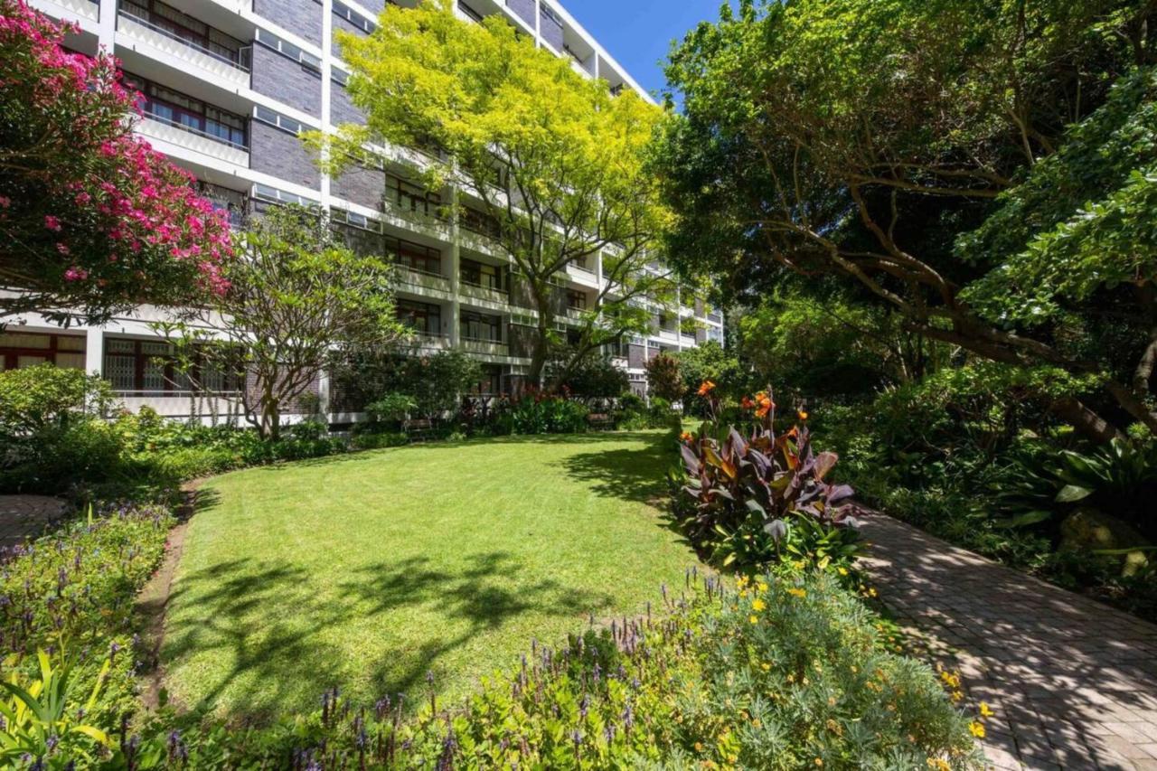 Apartment Urban With Garden Viewswimming Pool *